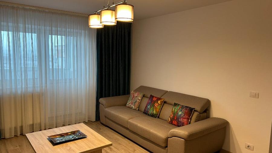 Apartament cu 3 camere decomandat în Ștefan cel Mare