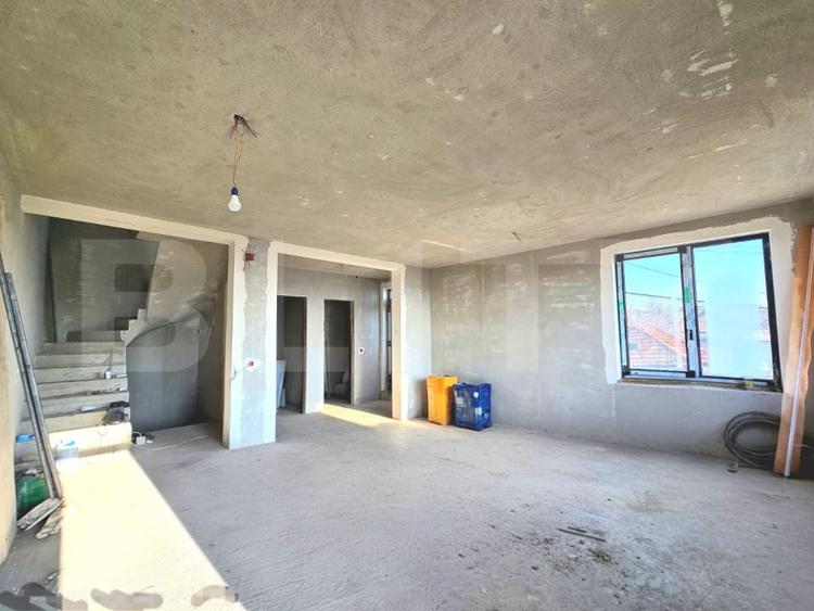 Duplex cu 5 camere cu Canalizare în Dâmbul Rotund