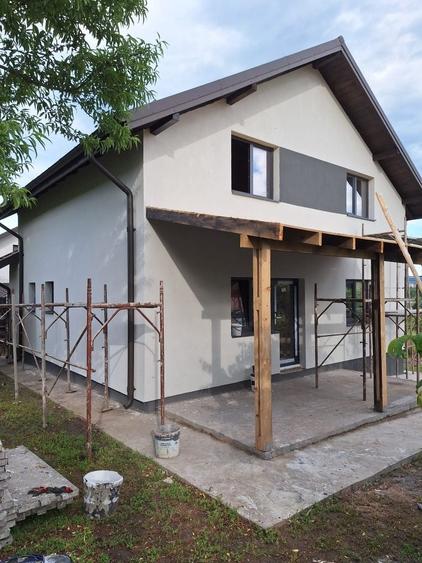Casă cu 4 camere în Valea Adâncă