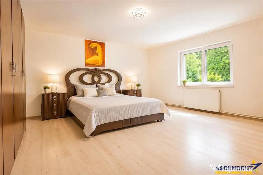 Casă cu 4 camere cu Teren 343 Mp în Florilor