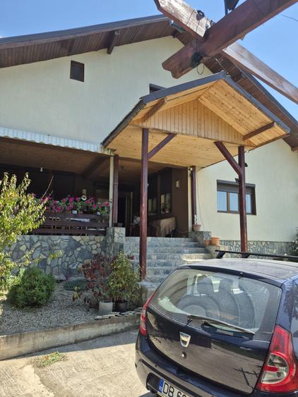 Casă cu 4 camere în Central