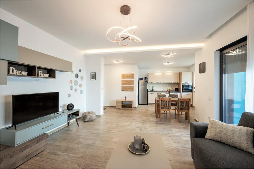 Apartament cu 2 camere semidecomandat în Dumbrăvița
