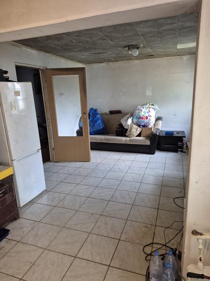 Casă cu 3 camere cu Garaj în Domnești