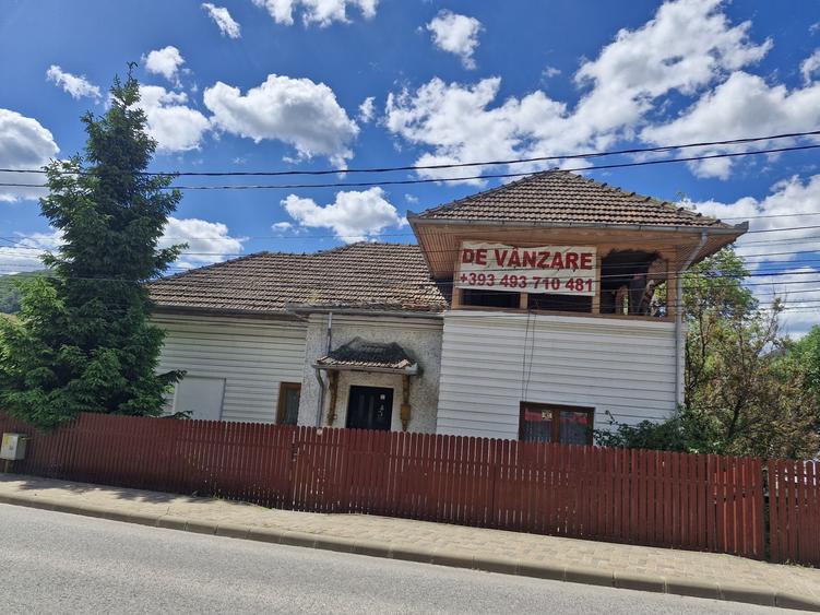Casă cu 4 camere în Coman