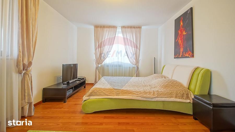 Casă cu 7 camere decomandat cu Teren 1167 Mp în Tractorul