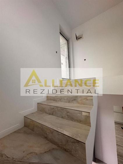 Duplex cu 4 camere decomandat cu Canalizare în Central