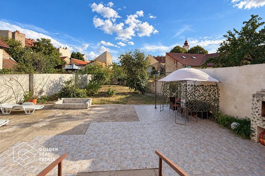 Casă individuală cu 6 camere cu Canalizare în Ultracentral