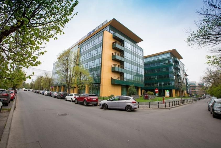 Spațiu comercial, de 34,200 mp, în P-ta Presei Libere