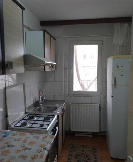 Apartament cu 2 camere semidecomandat în Podu Roș