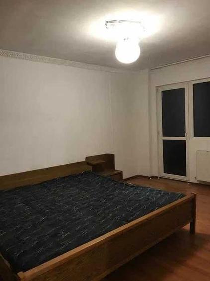 Apartament cu 4 camere decomandat în Drumul Taberei