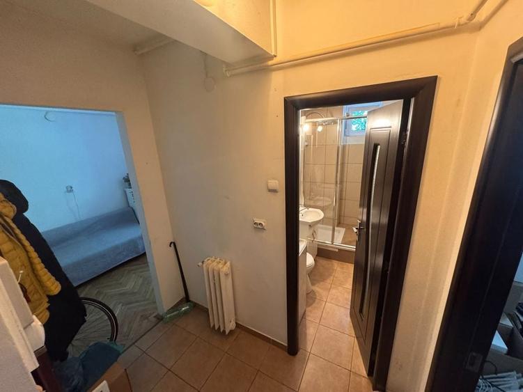Garsonieră decomandată în Calea București