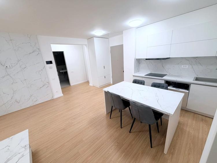 Apartament cu 3 camere semidecomandat în Central