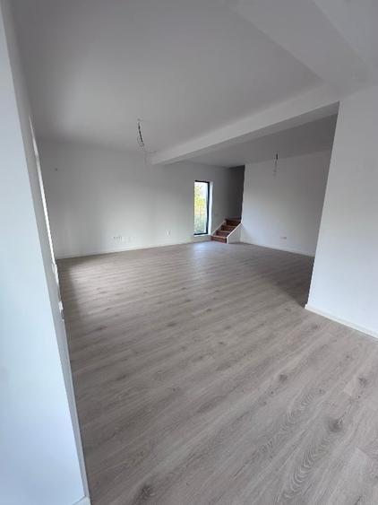 Duplex cu 4 camere cu Garaj în Corbeanca