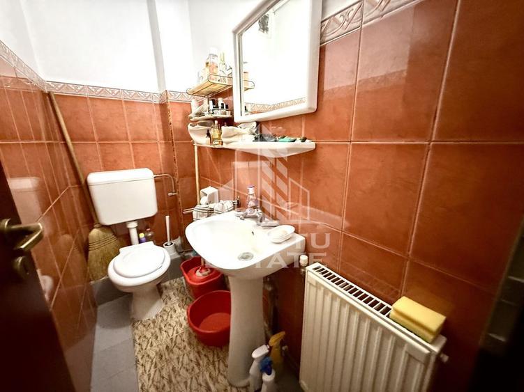 Apartament cu 3 camere semidecomandat, mobilat în Dâmbovița