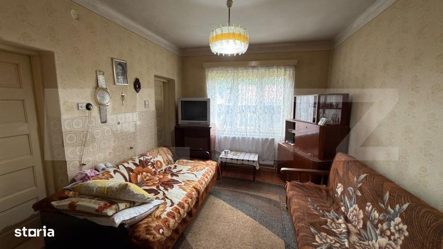 Casă cu 4 camere decomandat în Cărășeu