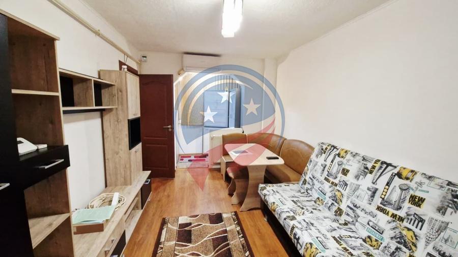 Apartament cu 3 camere semidecomandat, mobilat în Craiovița Nouă