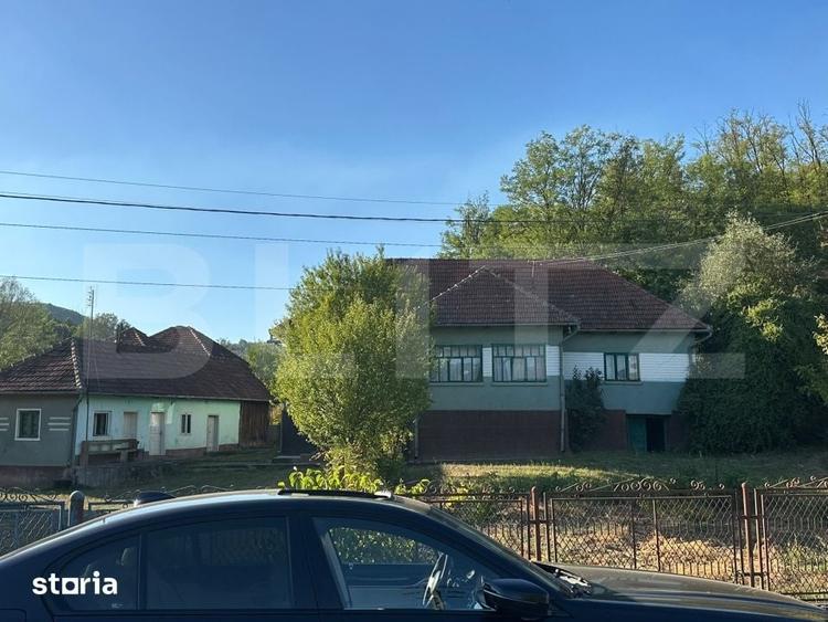 Casă cu 7 camere decomandat cu Teren 7247 Mp în Băița