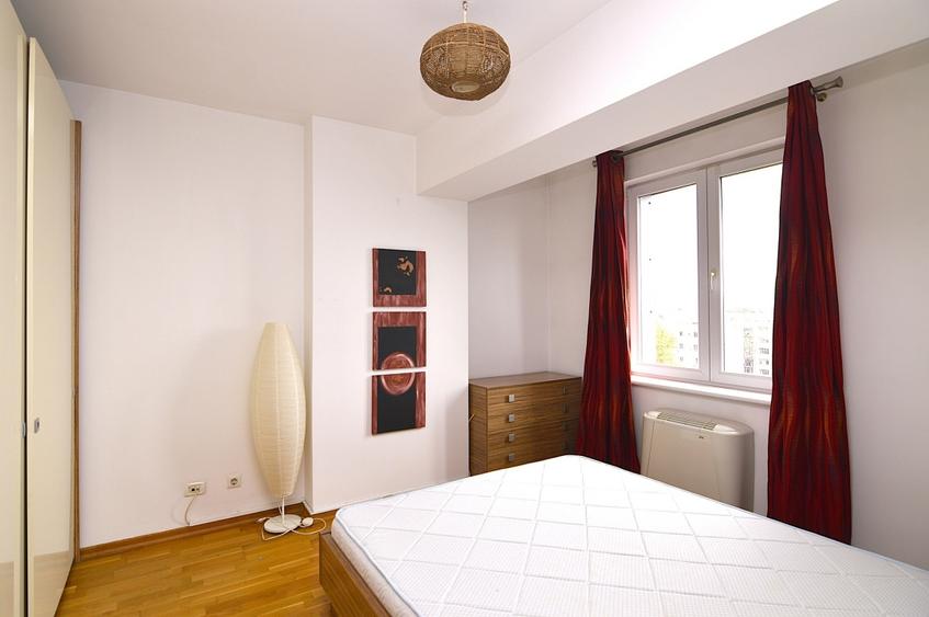 Apartament cu 2 camere semidecomandat, mobilat în Decebal