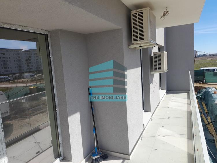 Apartament cu 4 camere decomandat în Titan