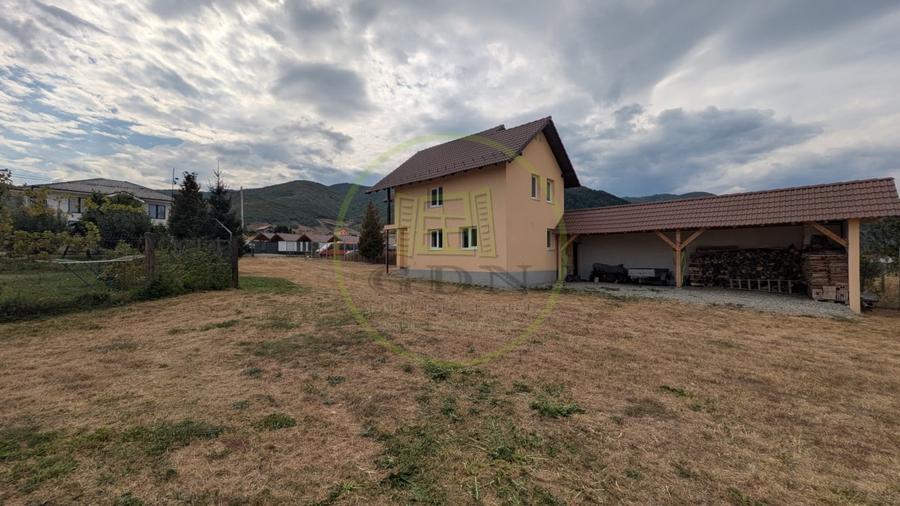 Casă individuală cu 5 camere cu Canalizare în Gura Râului