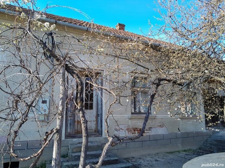 Casă cu 4 camere în Bănia