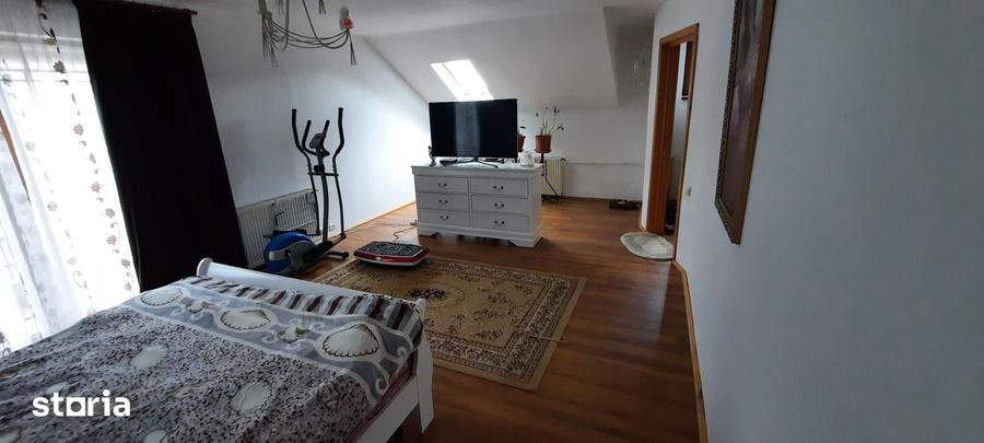 Casă cu 4 camere cu Teren 500 Mp în Curtești