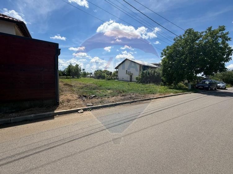Teren Construcții intravilan de 1000 mp, în Dragomirești-Deal