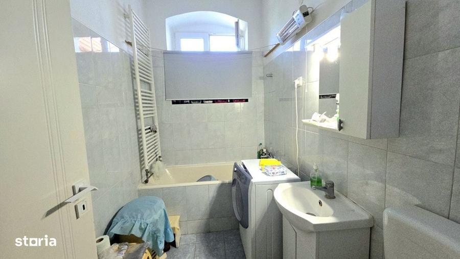 Casă cu 3 camere decomandat în Central