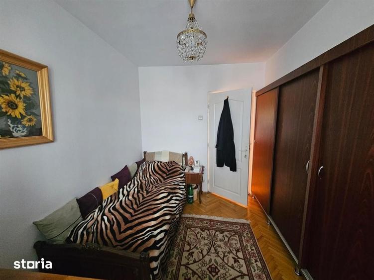 Apartament cu 4 camere decomandat în Hala Centrală