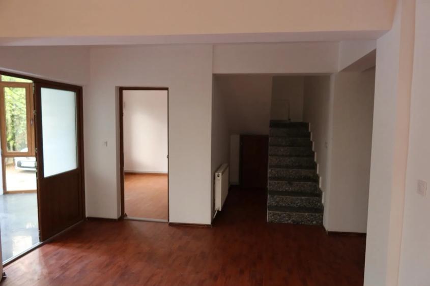 Casă individuală cu 6 camere cu Teren 1141 Mp în Valea Călugărească