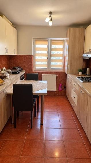 Apartament cu 3 camere semidecomandat, mobilat în Girocului