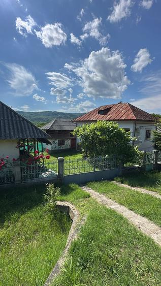 Casă cu 3 camere în Coșești