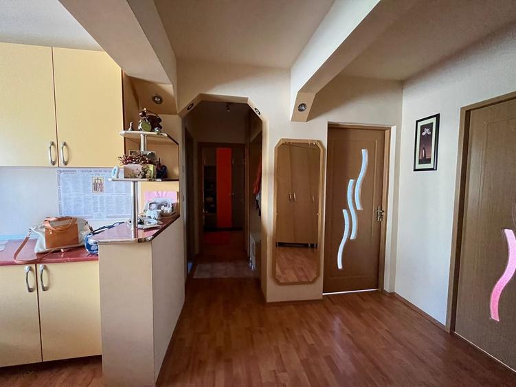 Apartament cu 3 camere decomandat în Central