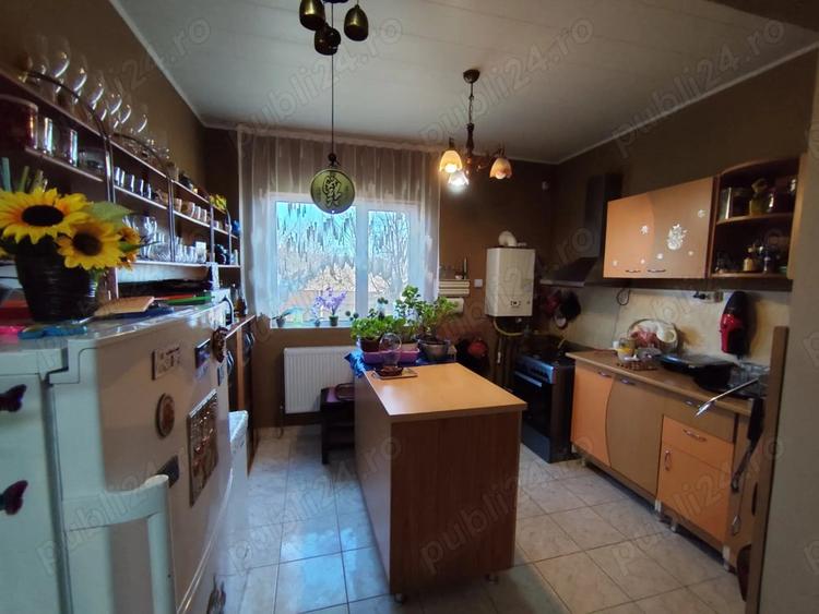 Casă cu 6 camere cu Teren 375 Mp în Central
