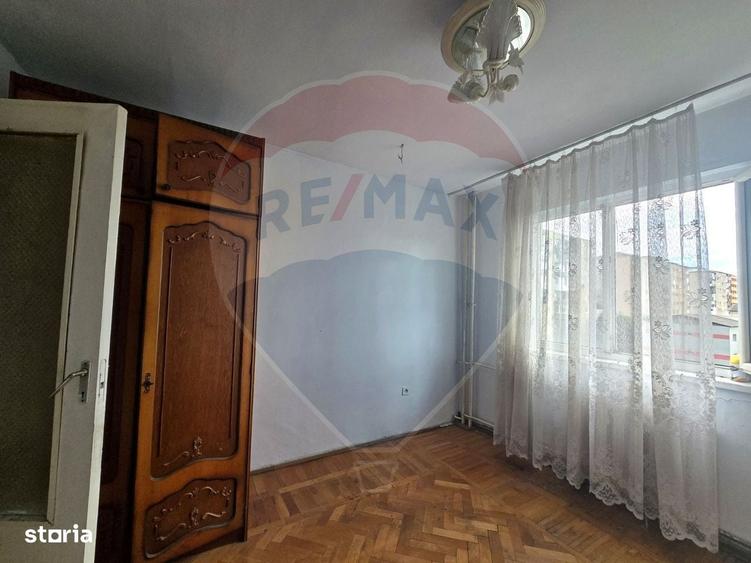 Apartament cu 3 camere decomandat în Cetate