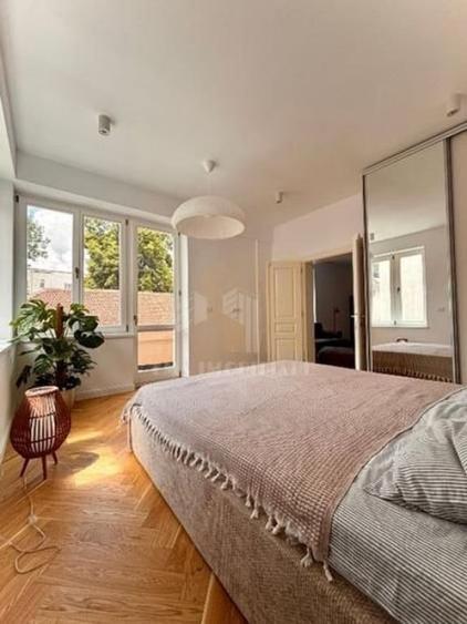 Apartament cu 3 camere semidecomandat în Schei