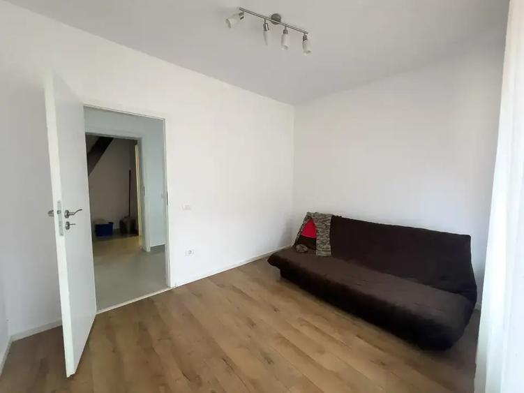 Apartament cu 4 camere decomandat în Drumul Taberei