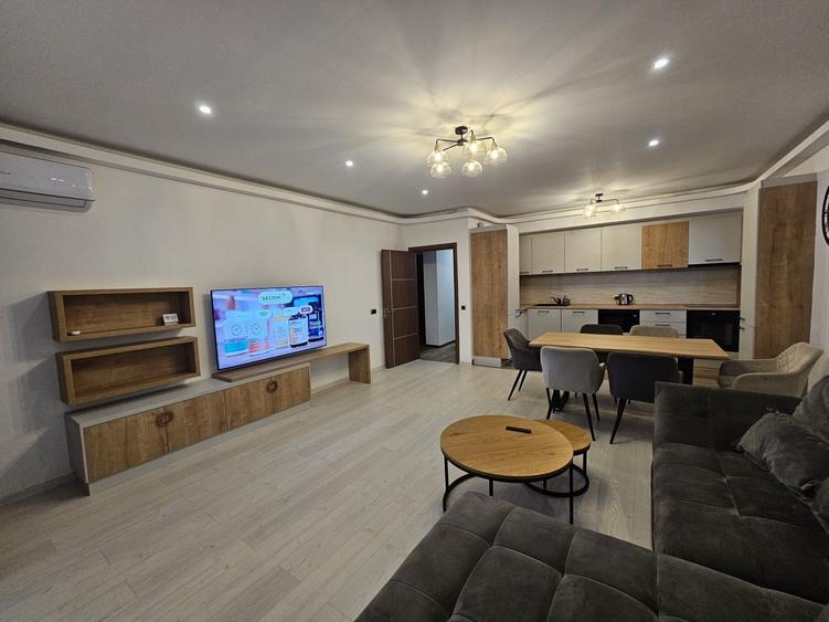 Apartament cu 2 camere decomandat în Tractorul