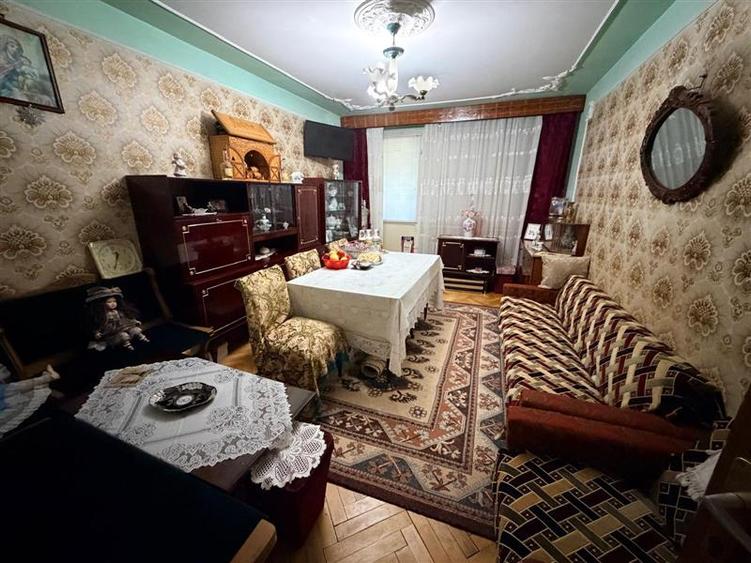 Apartament cu 3 camere decomandat în Alexandru cel Bun