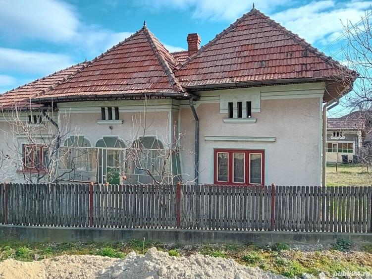Casă cu 6 camere în Căprioru