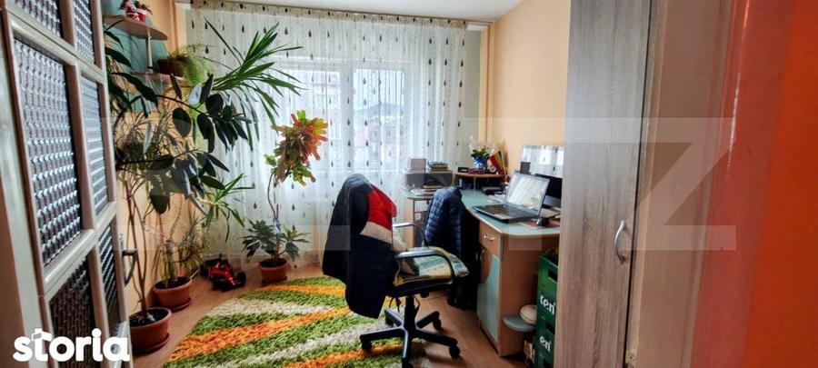 Apartament cu 4 camere decomandat în Central