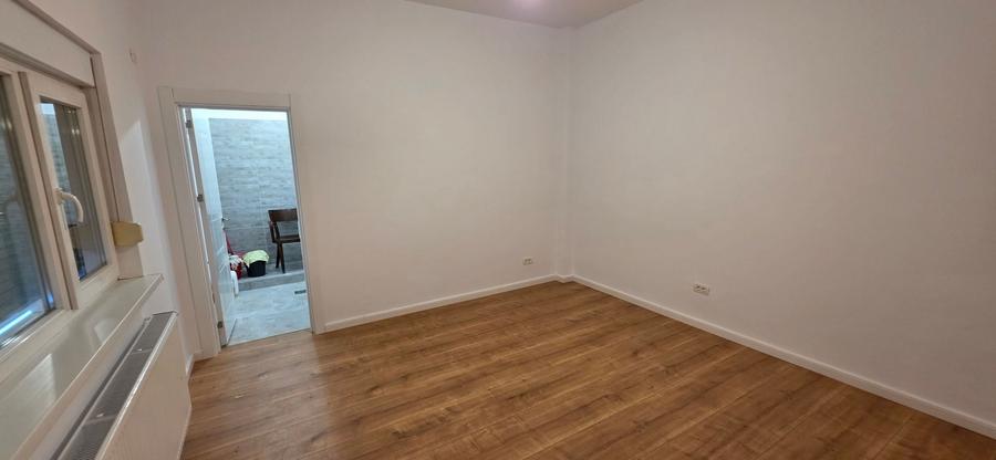 Apartament cu 4 camere semidecomandat în Banu Manta
