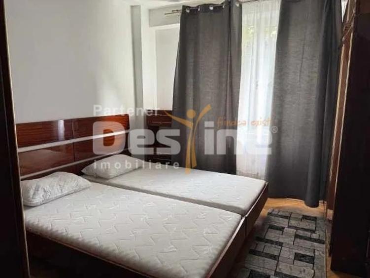 Apartament cu 3 camere decomandat în Astra