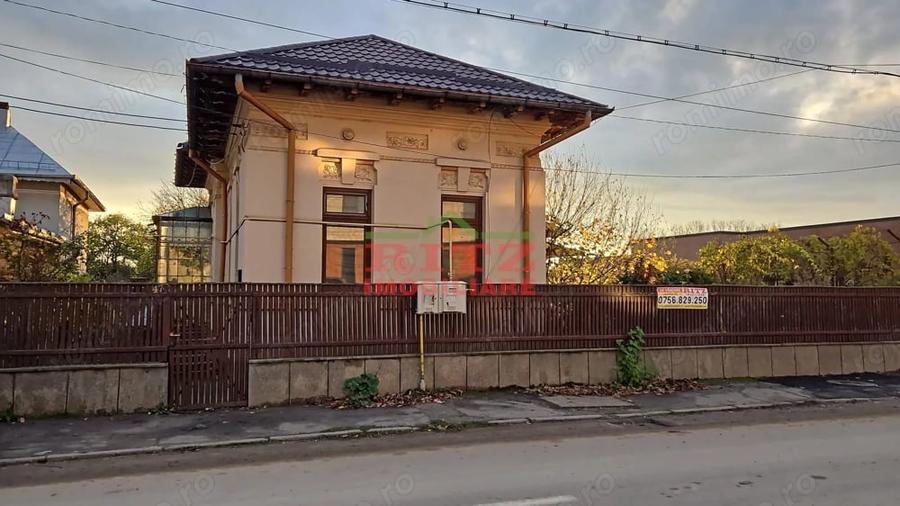 Casă cu 3 camere cu Teren 1623 Mp în Central