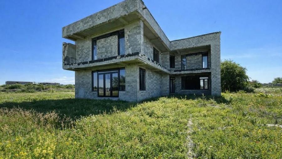 Casă individuală cu 3 camere cu Teren 2500 Mp în Cornetu