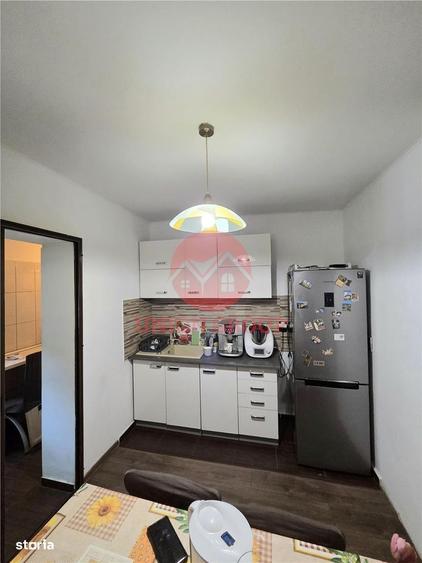 Apartament cu 3 camere decomandat, mobilat în Far — fotografia 1