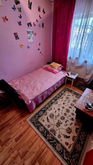 Apartament cu 3 camere în Cetate