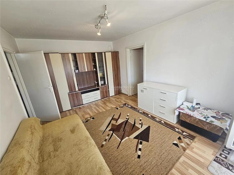 Apartament cu 2 camere semidecomandat în Micro I