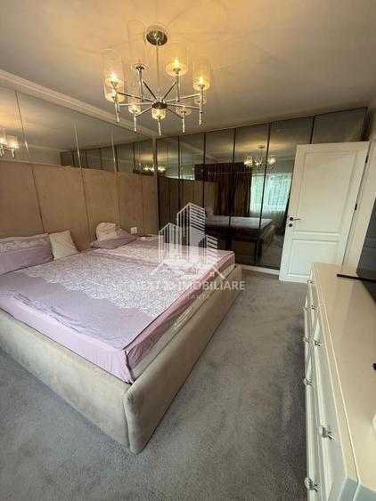Apartament cu 4 camere decomandat, mobilat în Central