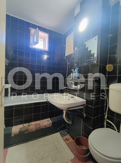 Apartament cu 3 camere semidecomandat, mobilat în Central